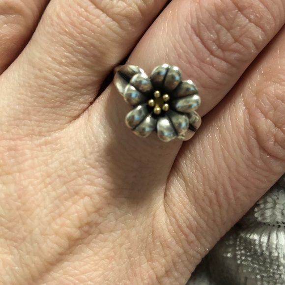 James Avery April Flower Retired ring - Picture 2 of 7